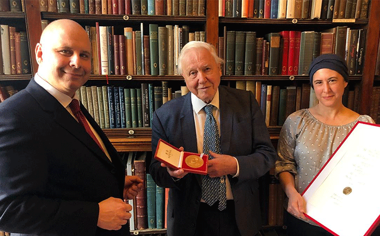 Sir David Attenborough receives the ISF Award for Human Achievement